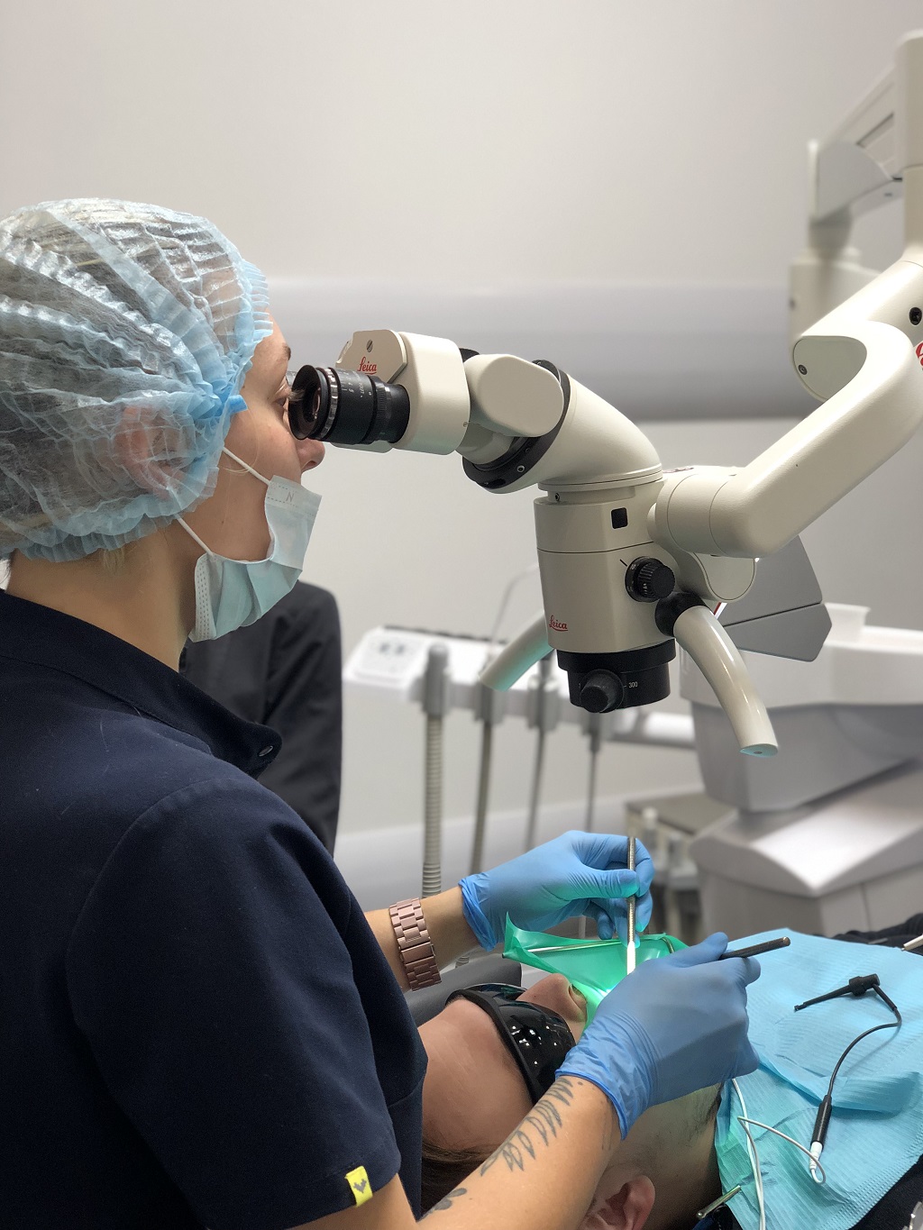 Лечение кисты зуба под микроскопом