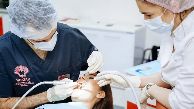 Почему имплантация зубов не дань моде, а необходимость - статья на сайте Коммерсантъ