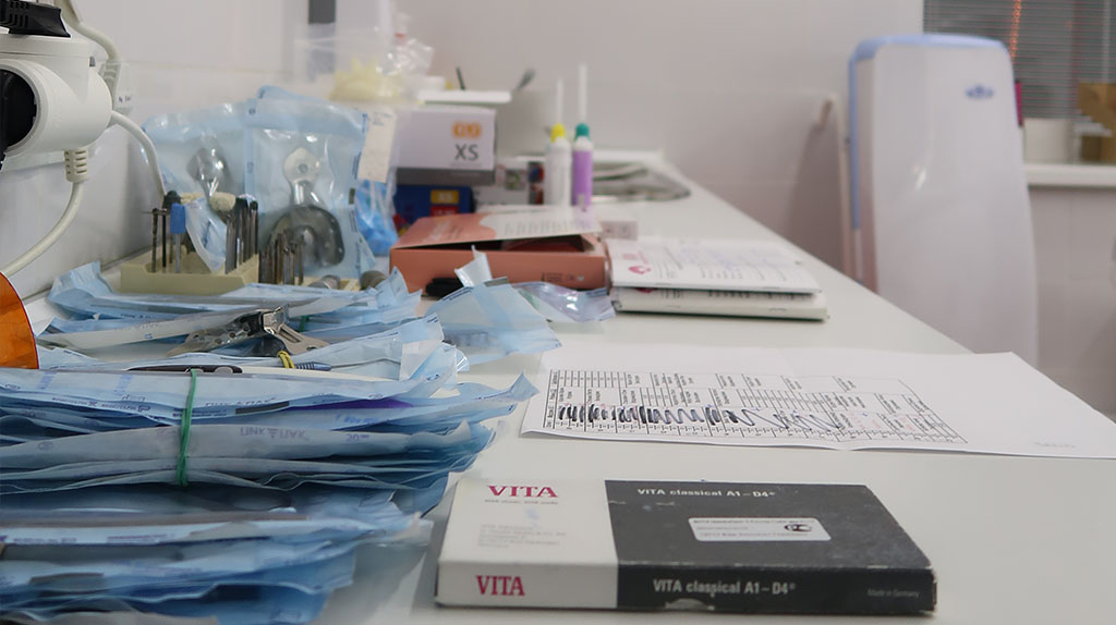 Имплантация зубов при заболевании ВИЧ