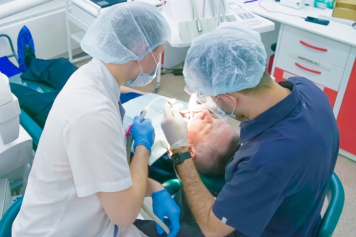Как выбрать клинику для восстановления зубов в Москве