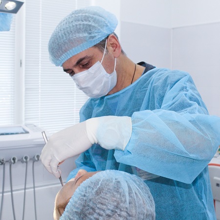Почему не стоит затягивать с имплантацией зубов